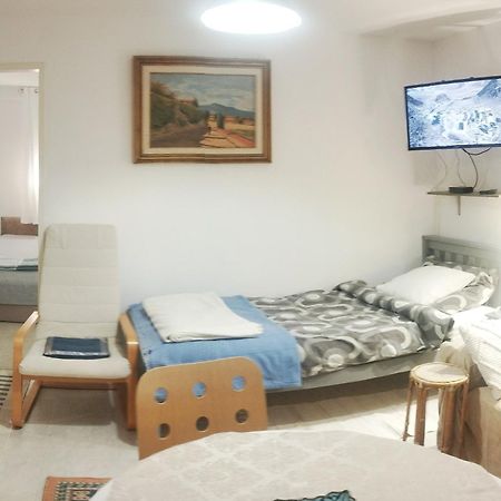 B&B Family Basement Apartment, Breakfast, Free Parking, 5Km From Tulln Chorherrn Eksteriør billede