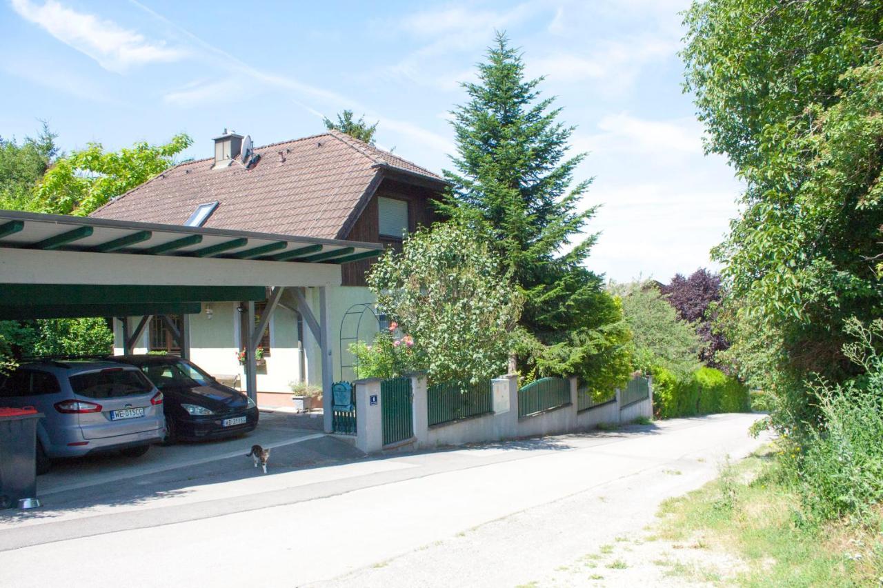 B&B Family Basement Apartment, Breakfast, Free Parking, 5Km From Tulln Chorherrn Eksteriør billede