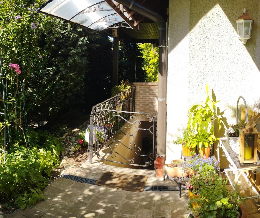 B&B Family Basement Apartment, Breakfast, Free Parking, 5Km From Tulln Chorherrn Eksteriør billede