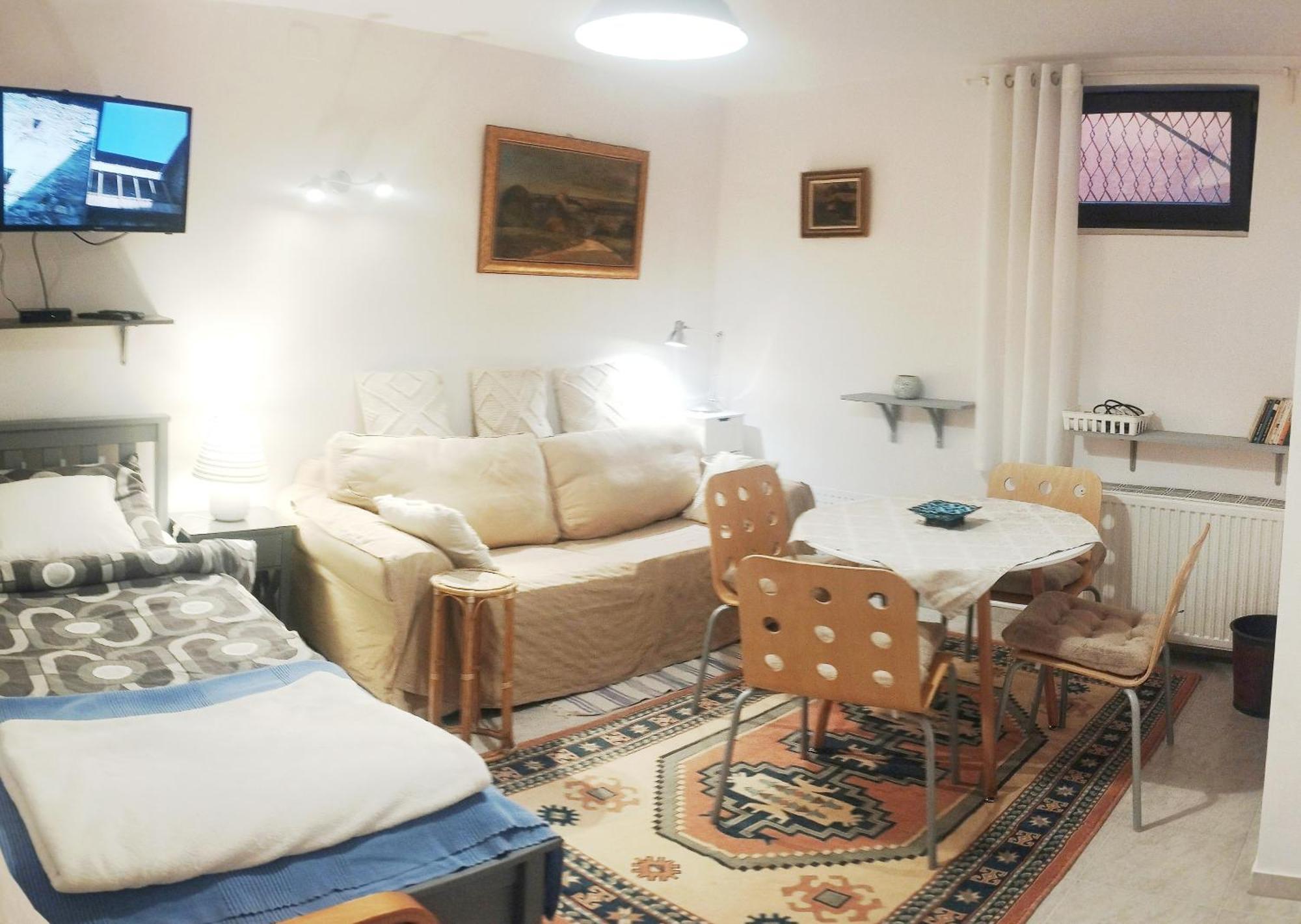 B&B Family Basement Apartment, Breakfast, Free Parking, 5Km From Tulln Chorherrn Eksteriør billede