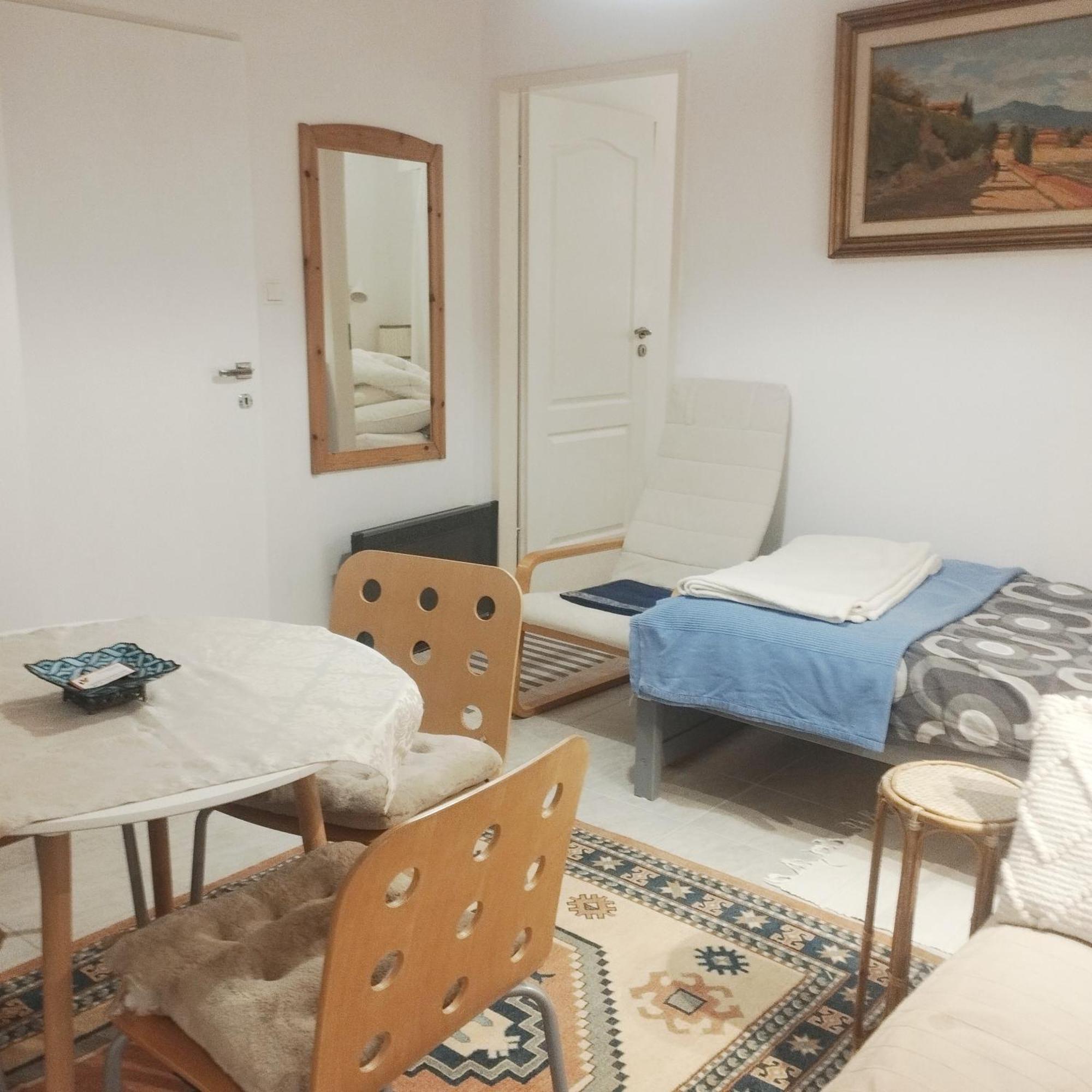B&B Family Basement Apartment, Breakfast, Free Parking, 5Km From Tulln Chorherrn Eksteriør billede