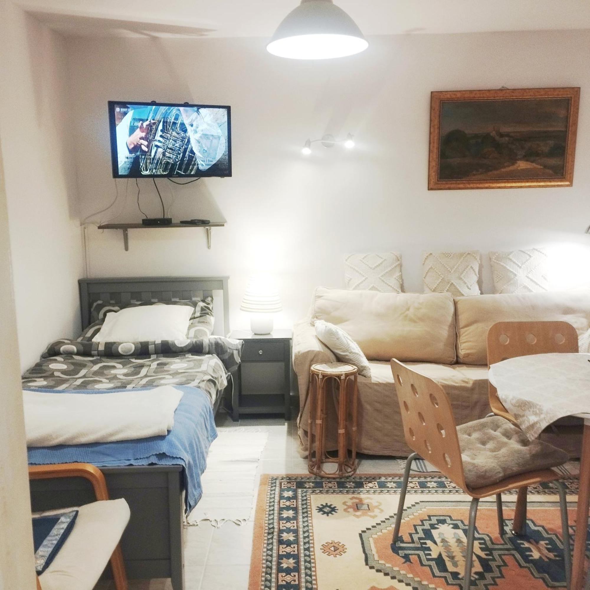B&B Family Basement Apartment, Breakfast, Free Parking, 5Km From Tulln Chorherrn Eksteriør billede