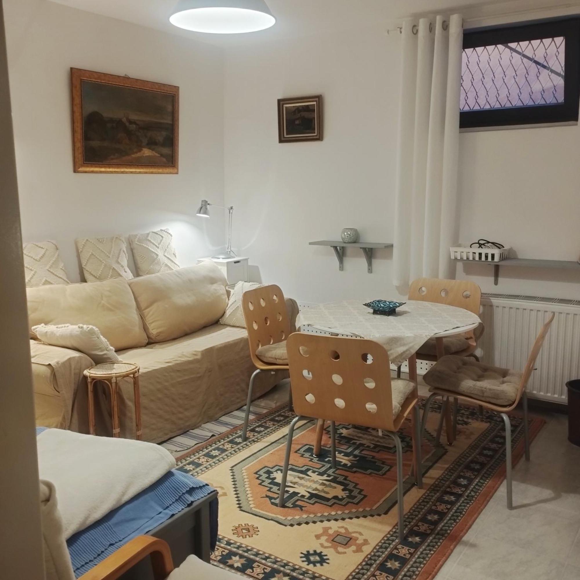 B&B Family Basement Apartment, Breakfast, Free Parking, 5Km From Tulln Chorherrn Eksteriør billede